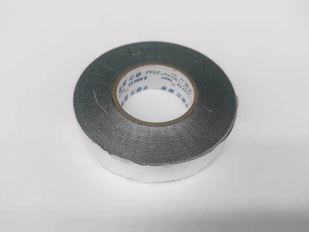 Czarna taśma do wiązek przewodów samochodowych o grubości 0,2 mm i trwałym kleju kopolimerowym akrylanowym